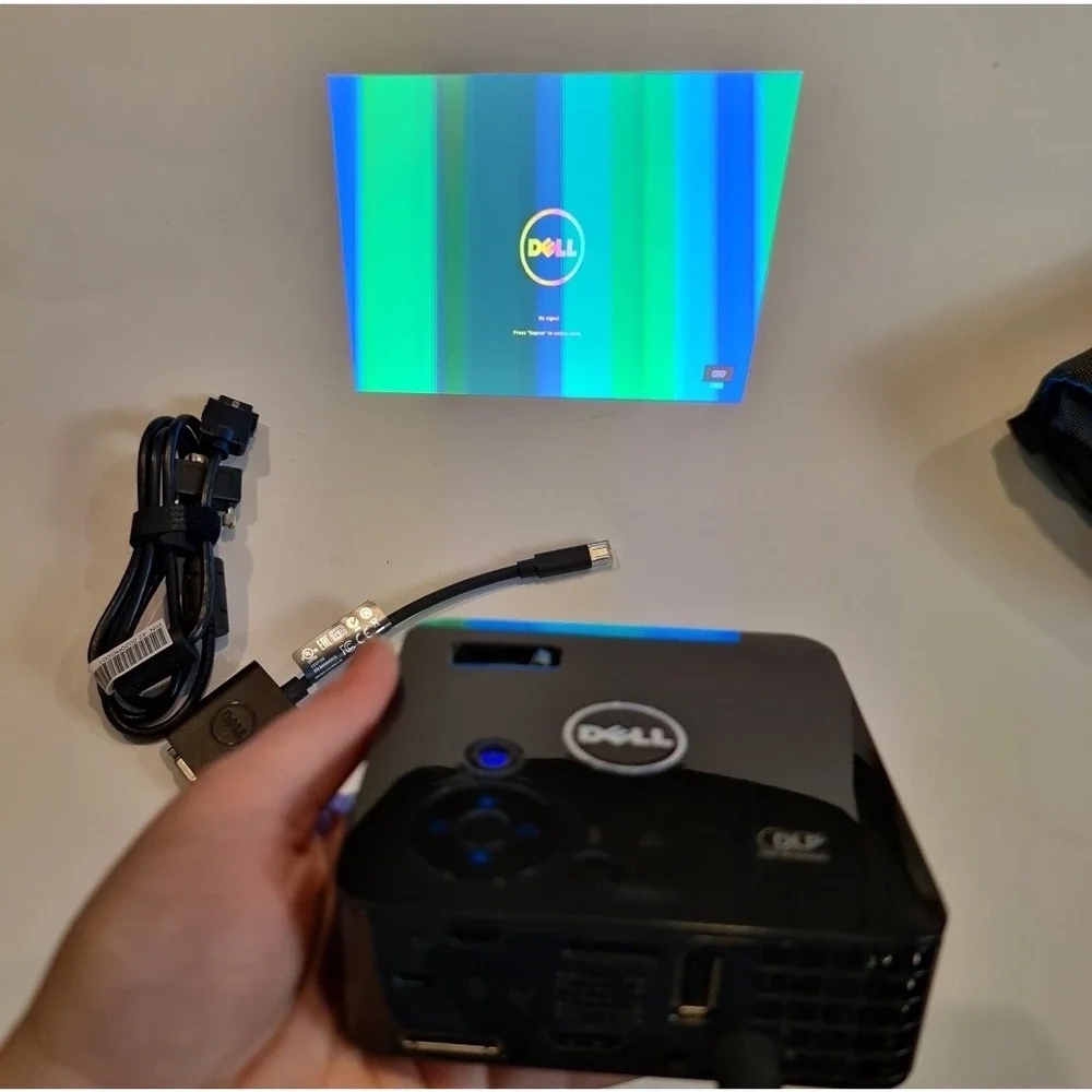 Dell M110 Ultra-Mobile DLP Projector Black with Case‎ and Cables WXGA 300 Lumens